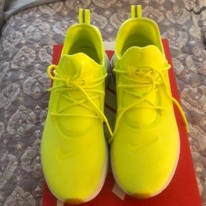 SOLD…Nike React Presto Size 8.5 men’s 10 women’s